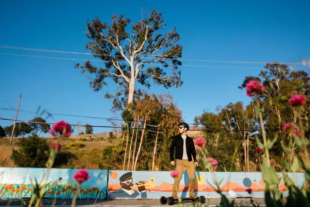 Skateur dans le quartier de Bayview.